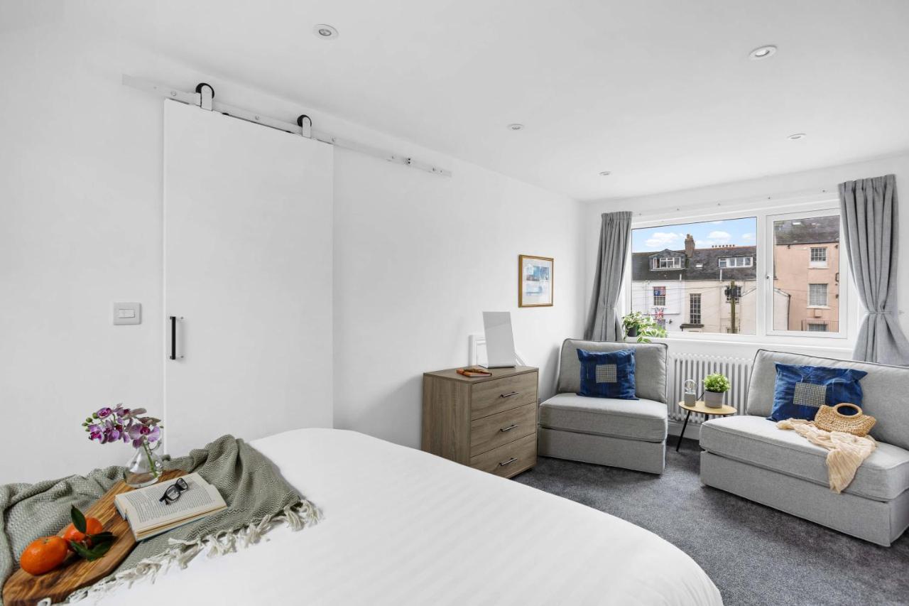 Gloster Town House Gorgeous Family