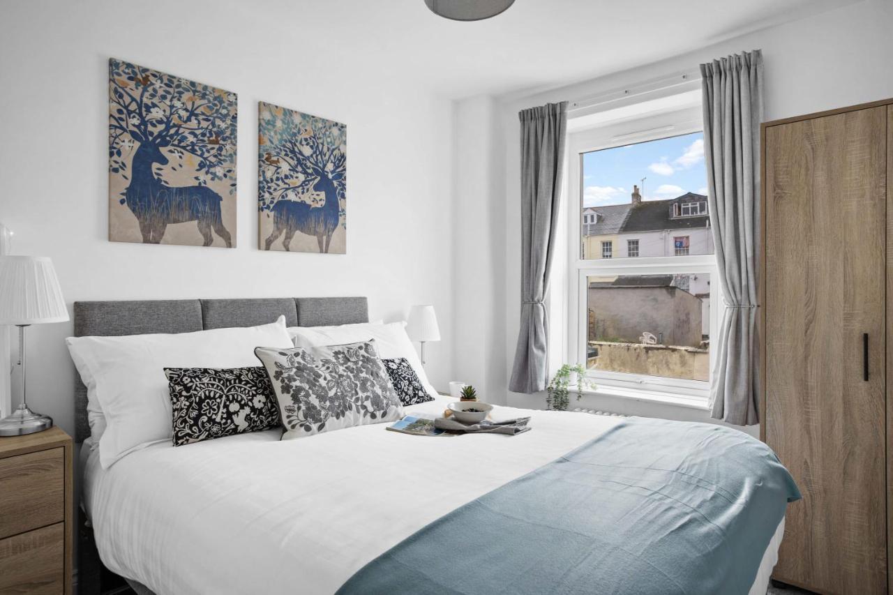 Gloster Town House Gorgeous Family *