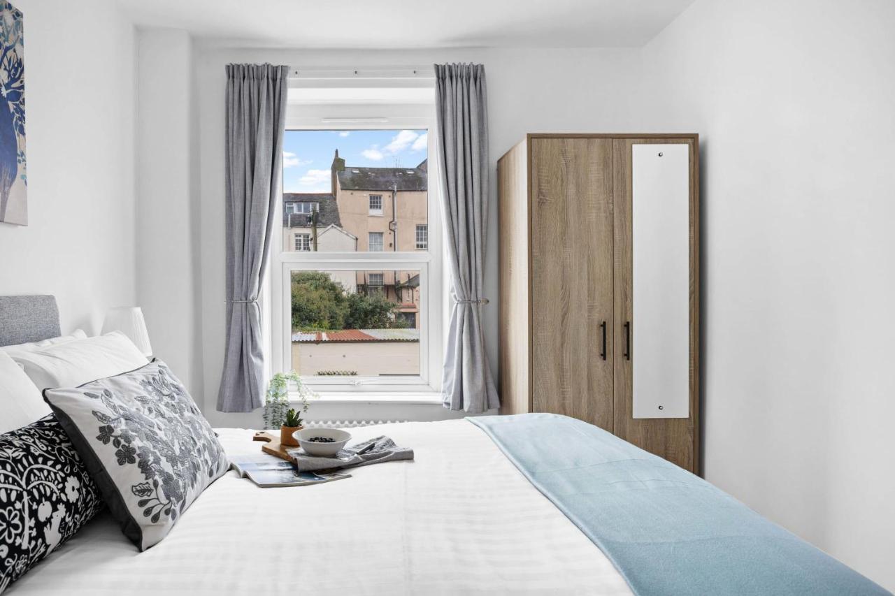 Gloster Town House Gorgeous Family