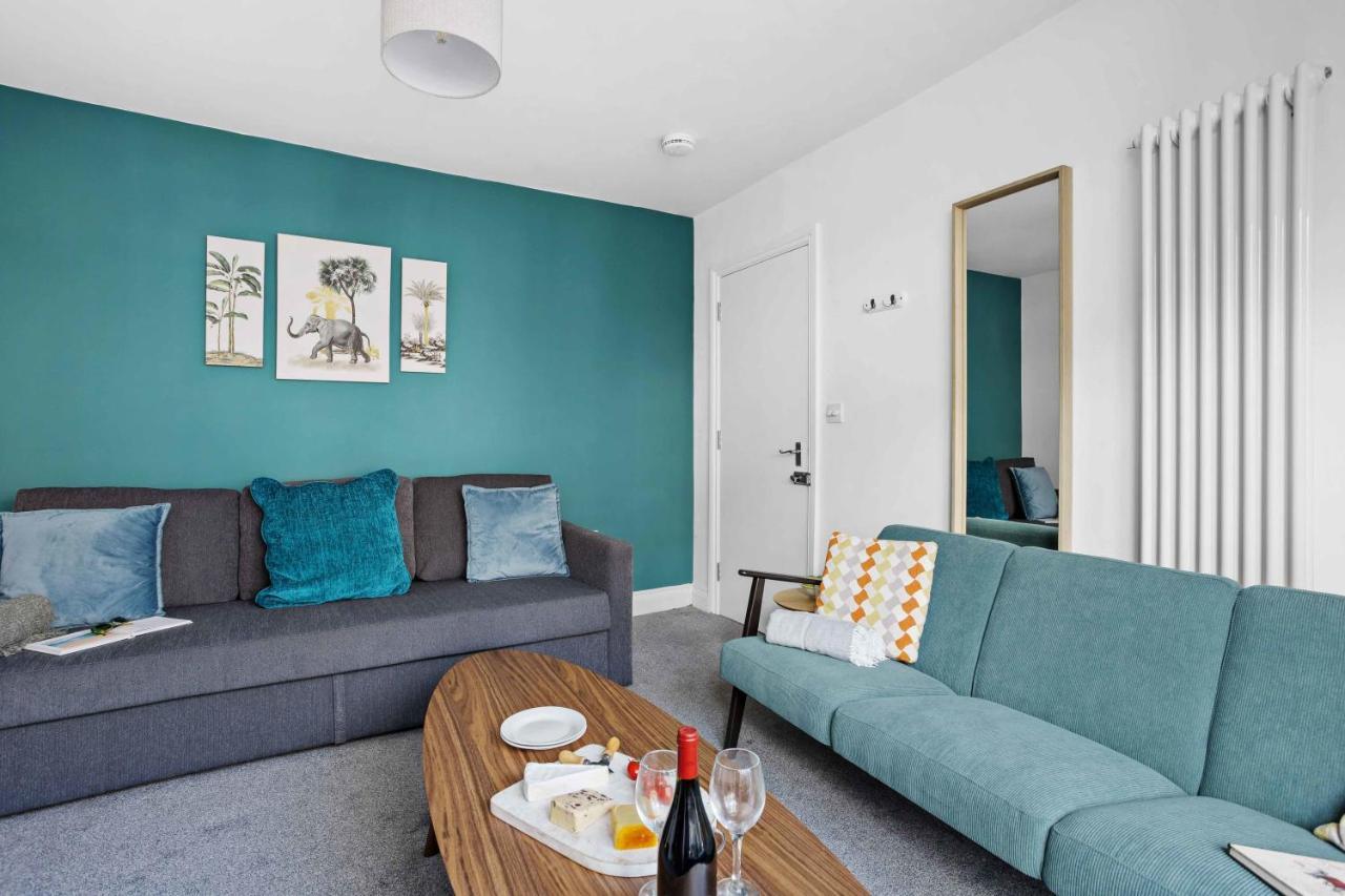Gloster Town House Gorgeous Family *